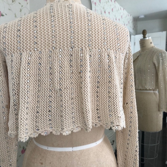 Handknit Vintage Shrug Cardigan, Scallop Edging Rhinestone Closure - Picture 4 of 12